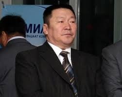 ИНЕГ-ын дарга асан С.Батмөнх нарыг суллаж, 1 тэрбум гаруй төгрөг улсад төлүүлэхээр боллоо