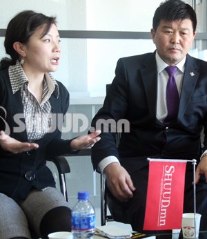 Гацууртын ордоор Х.Болорчулуун, Г.Уянга нар хөлжсөн нь дээр үү, төр 20 хувиа эзэмшсэн нь дээр үү