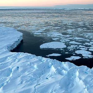 Гол мөрөн дээгүүр явган болон машинтай зорчихгүй байхыг анхааруулж байна