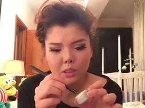 Дуучин Нарагийн тормолзсон нүдний будалтыг хэрхэн хийх вэ?