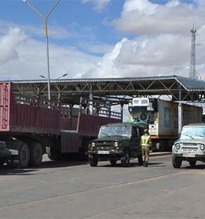 Замын-Үүдийн гаалийн удирдлага эрх мэдлээ хэтрүүлж байна гэв үү