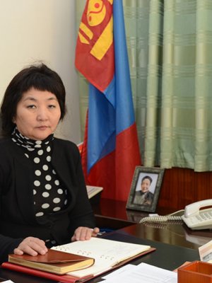 Д.Арвин хууль бусаар цуглуулсан 680 гаруй сая төгрөгөө төлөхгүй гэж үү