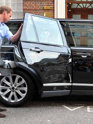 Ханхүү Уильям хадам ээжээсээ залхаад байна