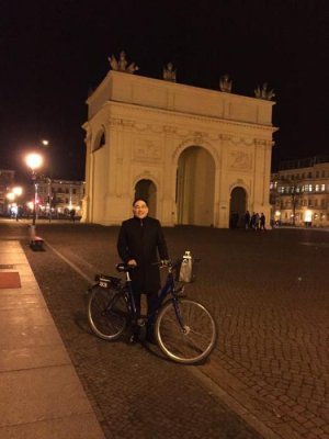 А.Мөнхбат бурхнаас гэргий гуйв