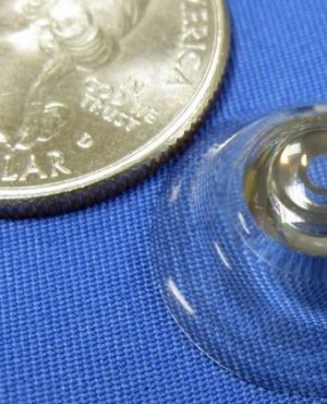 Эрдэмтэд нүдний хараа сайжруулдаг контакт линз бүтээжээ