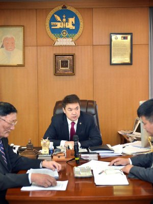 Төрийн өмчийн хорооны даргыг өөрийнх нь хүсэлтээр ажлаас нь чөлөөлжээ