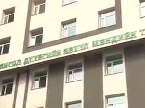 Жирэмсэн эмэгтэйг доромжилж өрөөнд хорьжээс