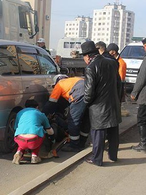 ТҮК-ийн ажилтанг ажлаа хийж байхад нь мөргөж хүнд гэмтээжээ