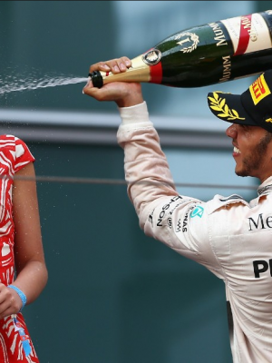 Льюис Хэмилтон уучлалт гуйв