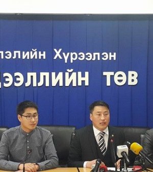 МЗХ-г улс төржүүлж буй А.Мөнхбат “хар жагсаалт”-даа өөрөө бичигдэх ёстой гэж МОХ үзэж байна