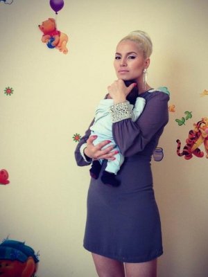 Ээж болсон “Киви”-гийн шаргал үст Ука Лондонд амьдарч байна