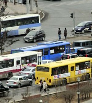 Нийтийн тээврийн автобус осол гаргаснаас таван хүүхэд гэмтжээ