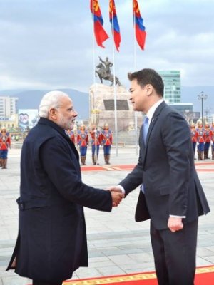 Очиж гуйдаг байсан бол урьж авчраад гуйдаг болж