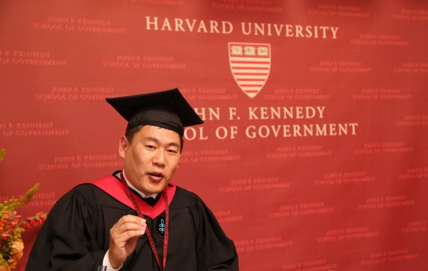 Л.Оюун-Эрдэнэ Намын хамт олноо хуурч, АНУ-ын Элчин сайдын яамыг залилахыг завдсан