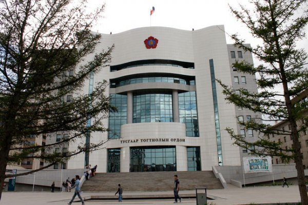 Сайдын суудлыг нь надад өгчих гэсэн гэв үү?