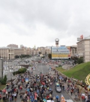 Украинчууд Засгийн газраа эсэргүүцэн жагсчээ