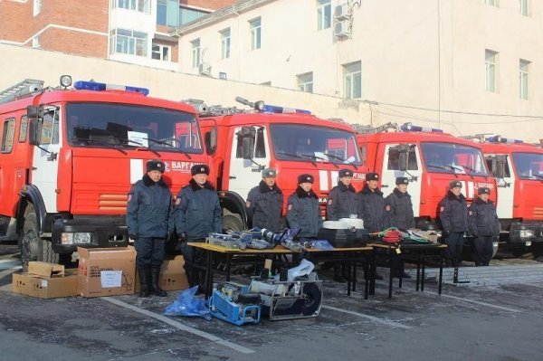 Хүй долоон худагт Нийслэлийн онцгой байдлын газрын д 65, 11, 10, аврах ангийн алба хаагчид дөрвөн цэгт ажиллаж байна