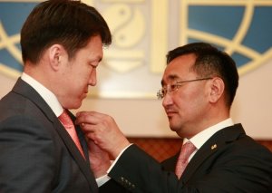 Түншлэлийн хэлэлцээрийг амжилттай байгуулсан гишүүдийг шагналаа
