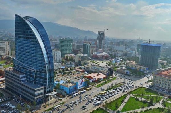 Улаанбаатарт дуу цахилгаантай бороо орно