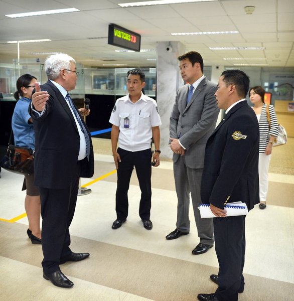 Ерөнхий сайд “Чингис хаан” нисэх буудлын үйл ажиллагаатай танилцав