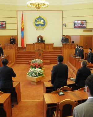 Ээлжит бус чуулган өнөөдөр өндөрлөнө