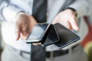 Гар утасны худалдаачдаас болгоомжил