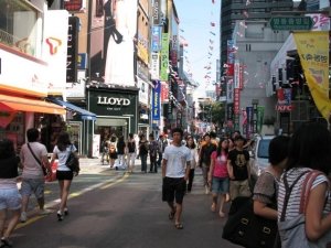 Хажуугаараа зөрсөн бүсгүйг илээд монгол залуу солонгост саатуулагджээ