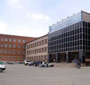 МУИС-ийн бөөрнөөс ховхорсон улаанбаатар их сургуулийн цаана...