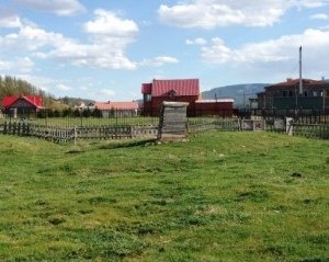 Шарга морьтын эцэст байрлах Дондогдулам хатны увидас шингэсэн газар