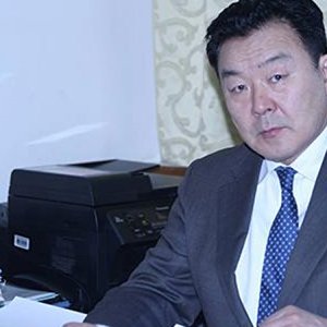 С.Цэрэнчимэдийн байрнаас ”хумсалсан” буруутан нь явж, явж Ц.Цолмон сайд боллоо