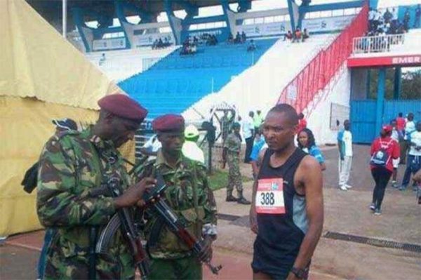 Хөлрөөгүй гүйгч өөрийгөө хөөдөв