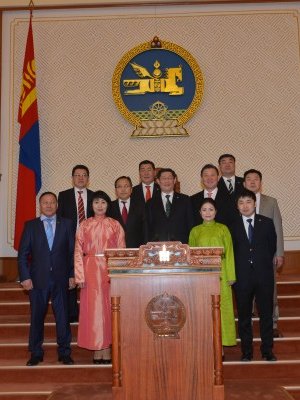 “Шударга ёс”-ынхны “бугшсан идээнүүд” хагарч эхэллээ