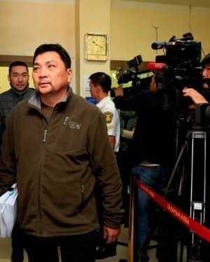 Л.Гансүхэд ялын тогтоолыг нь гардуулжээ