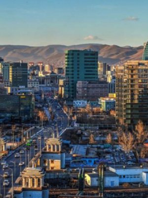 Єнєєдєр улсын нийслэл Улаанбаатарын тєрсєн єдєр