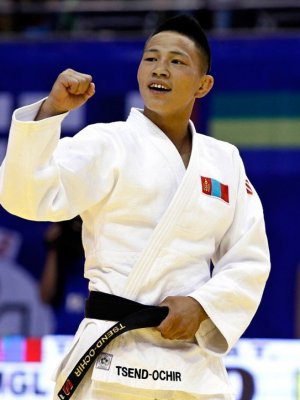 Ц.Цогтбаатар томчуудыг сөхрүүлж 