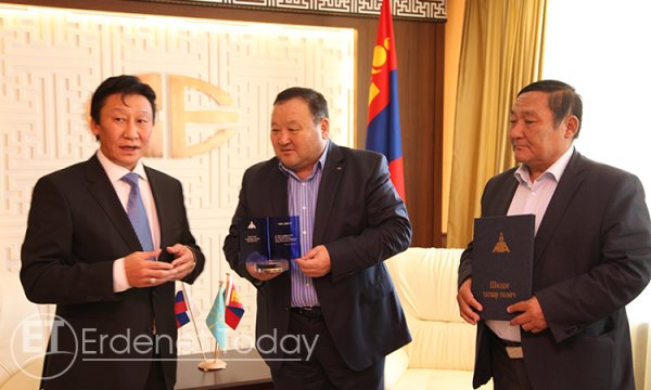 “Эрдэнэт” үйлдвэрт Үндэсний татварын албаны дээд шагнал гардууллаа