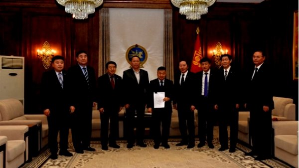 Шинэ Үндсэн хууль батлах гэж байгаа юм биш үү