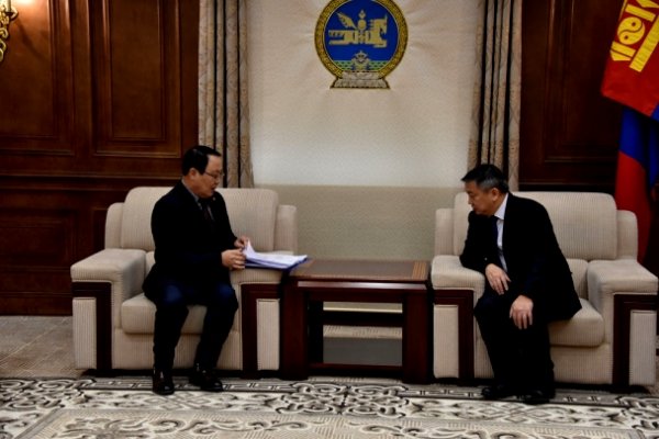 Хуулийн төслүүдийг өргөн барилаа