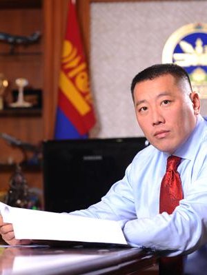 “Самсунг”-аас орж ирсэн их хэмжээний мөнгө Б.Батзаяа тэргүүтэй 5 хүний дансанд орсон гэв