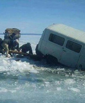 Машинтайгаа Өгий нууранд цөмөрчээ