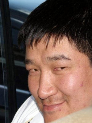 Жүжигчин М.Баярмагнай 100 саяыг залилжээ