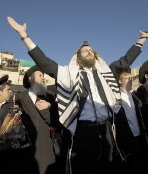 Дайны үед Еврейчүүдийг хамгаалсан хүмүүсийг шагнав