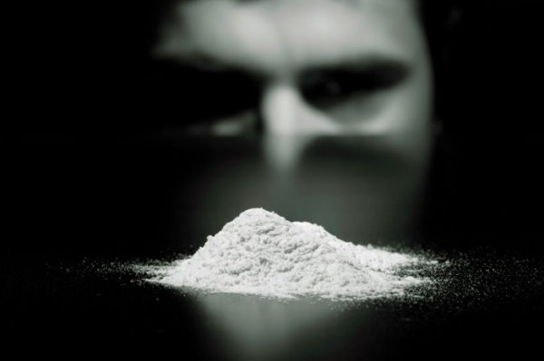 Хар тамхичид суллагдах нь зөв үү?