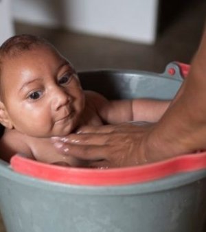 Зика вирусээс болж эмэгтэйчүүдийг жирэмслэхийг 