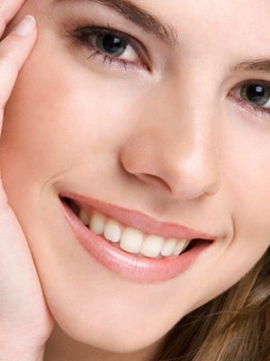 Тугалган цаас ашиглан шүдээ цайруулах содон арга