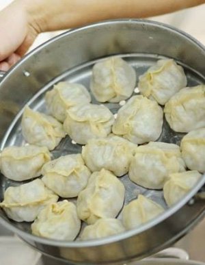 Буузыг гялгар уут дээр жигнэх нь гэдэсний савханцар үүсгэдэг