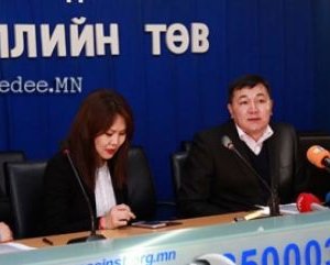 С.Ганбаатарыг огцрохыг шаардав