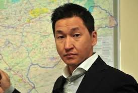 ХҮН-ынхан дипломгүй даргаа ЗОЧИД БУУДЛЫН ЭЗЭН-ээр солив