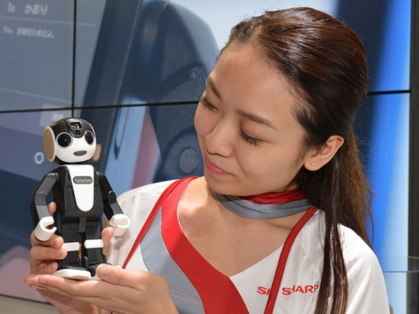 “Sharp” робот гар утас бүтээлээ