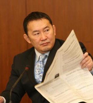 Х.Баттулга ардын дайсан уу, ардын баатар уу?